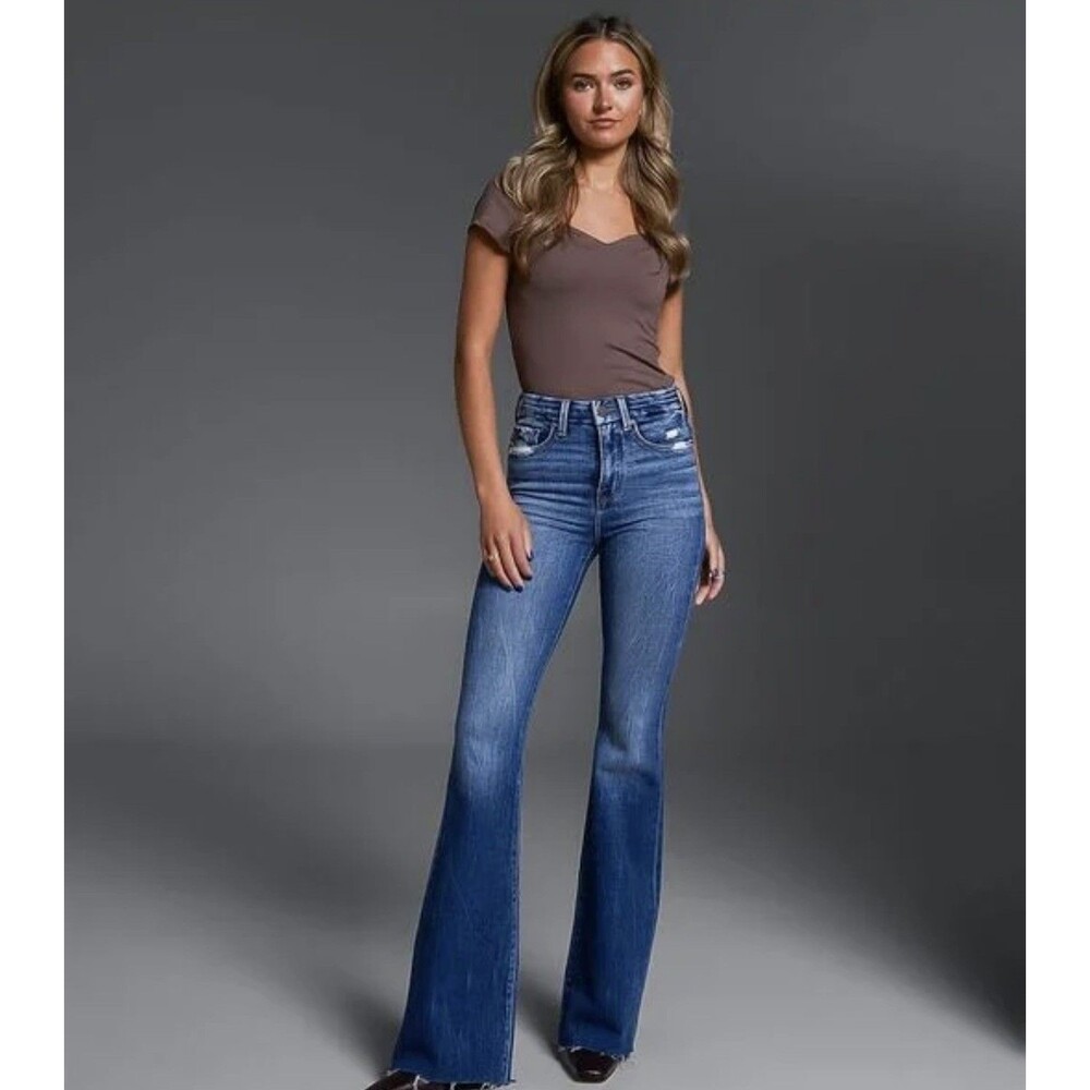Buckle Black Womenโs Medium Wash Distressed Flare Mid Rise 5-Pocket Jeans no 35